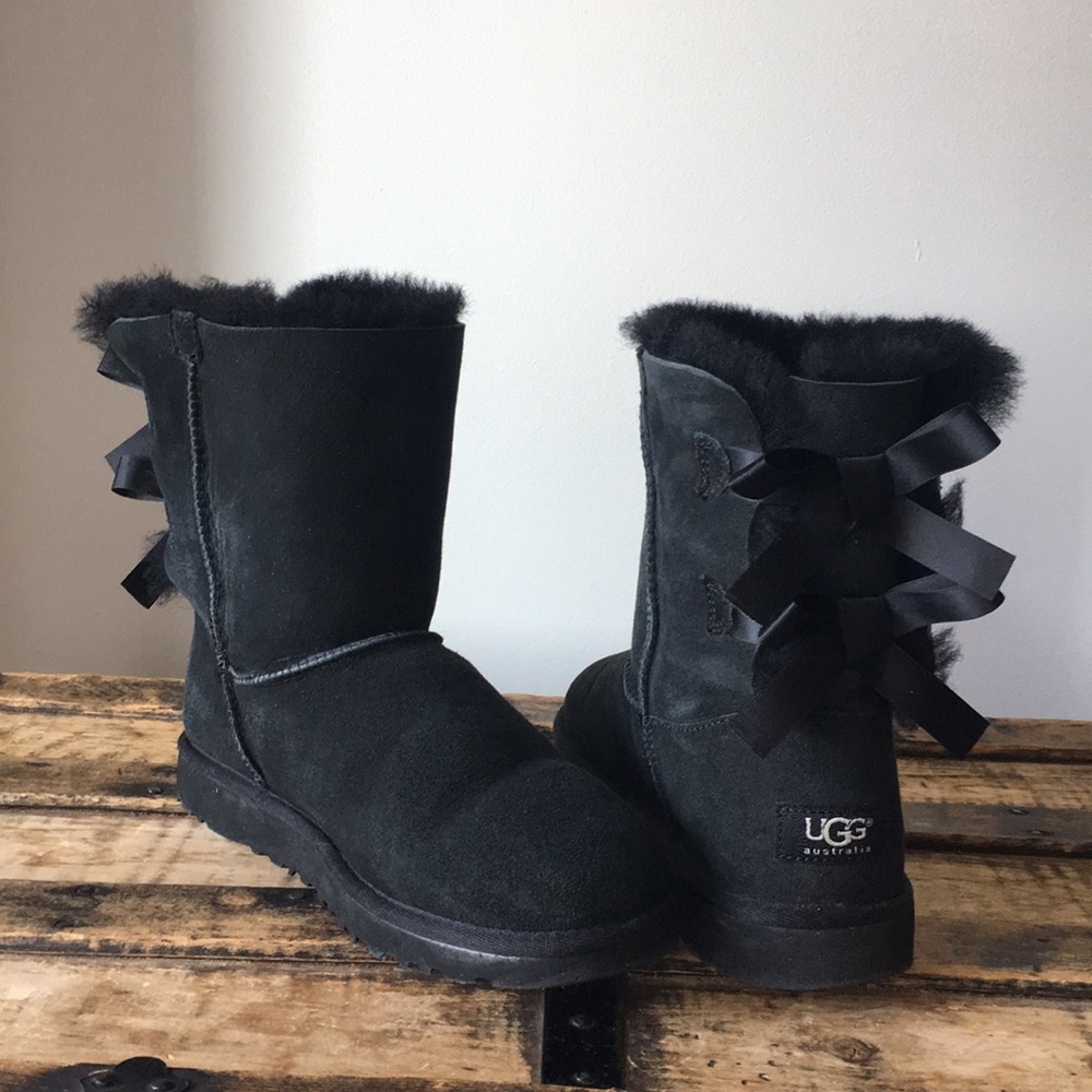 UGGS Australia Bailey Bow in MINT condition!